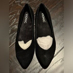 🖤 NWOB! Vionic Snakeskin Pointed Flats